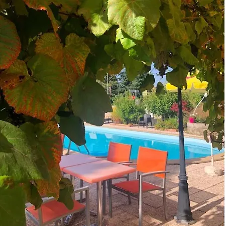Hotel Logis Restaurant Le 1050 *