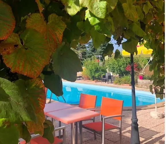 Hotel Logis Restaurant Le 1050 *
